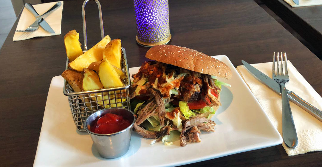 Yummy - Bahnlounge 1907 - Pulled Pork Burger (Titel)