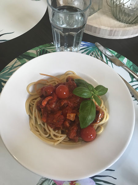 Yummy - Charmaine Frey - Spaghetti mit pikanter Tomatensoße