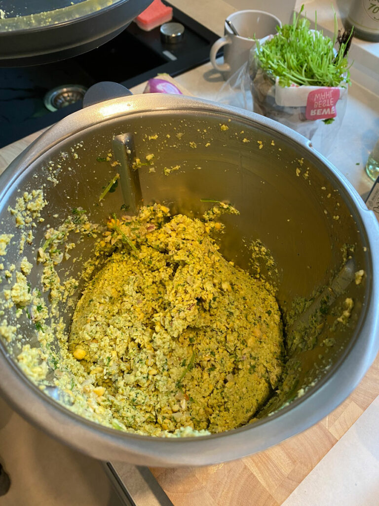 Gebackene Falafel, Hummus & Mangosauce - Rezept (3)