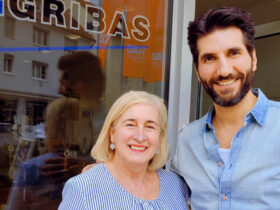 Adeviye & Caner Egribas vor ihrem Frisör-Salon in Heilbronn