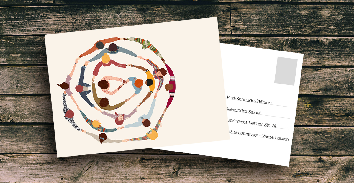 Weihnachtspostkarte vor Holz-Hintergrund