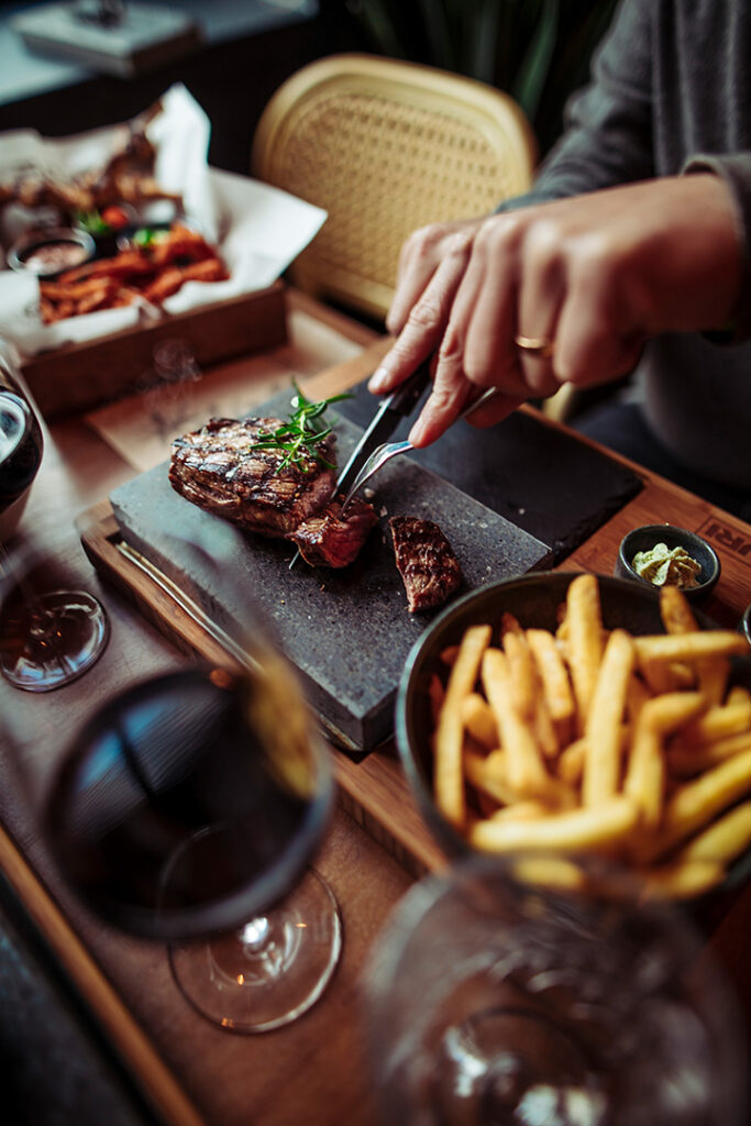 Hot Stone Steak im Restaurant Mauritius