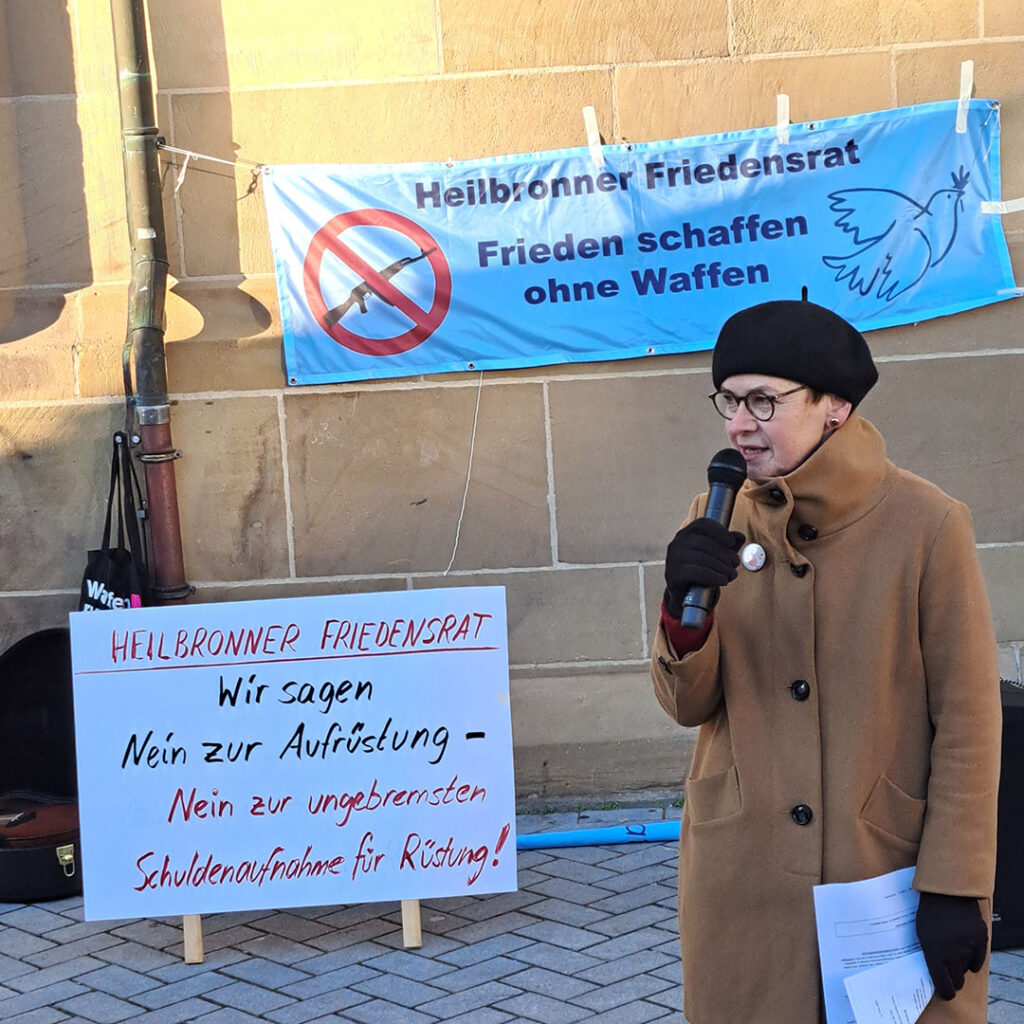 Mahnwache des Heilbronner Friedensrats vor der Kilianskirche Heilbronn