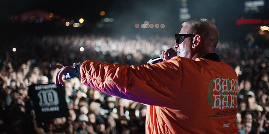 Rapper Haftbefehl bei einem Konzert
