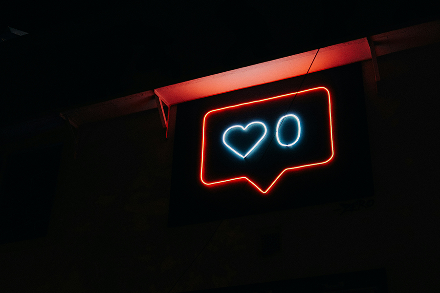 Neon-Schild mit null Social-Media-Likes