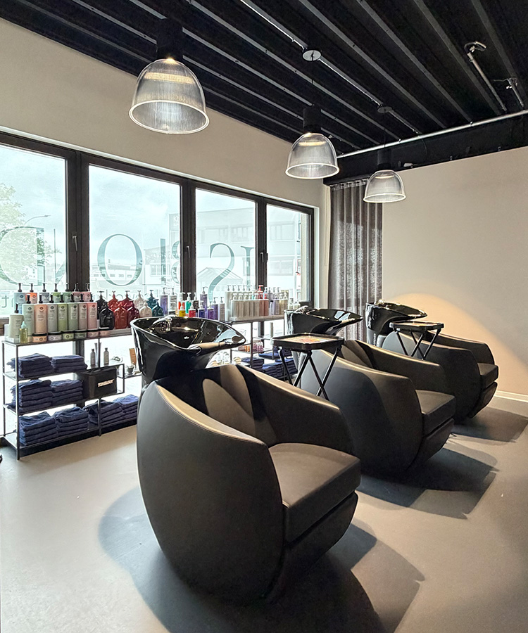 Friseurstühle im JS Blond Salon