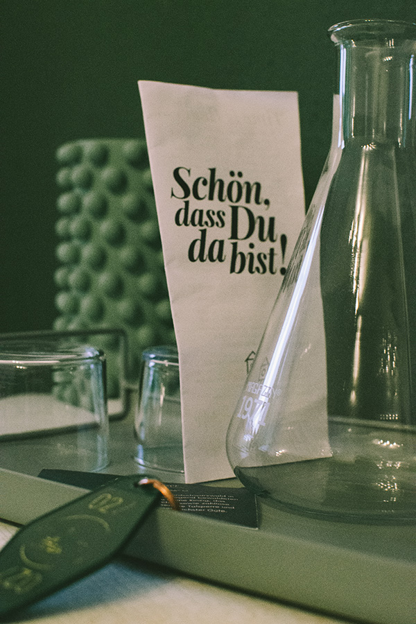 Zimmerschlüssel im Pop-Up-Hotel DAS SCHÖNE LEBEN