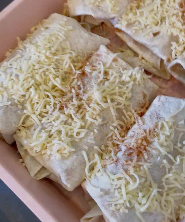 Streukäse auf High Protein Burritos