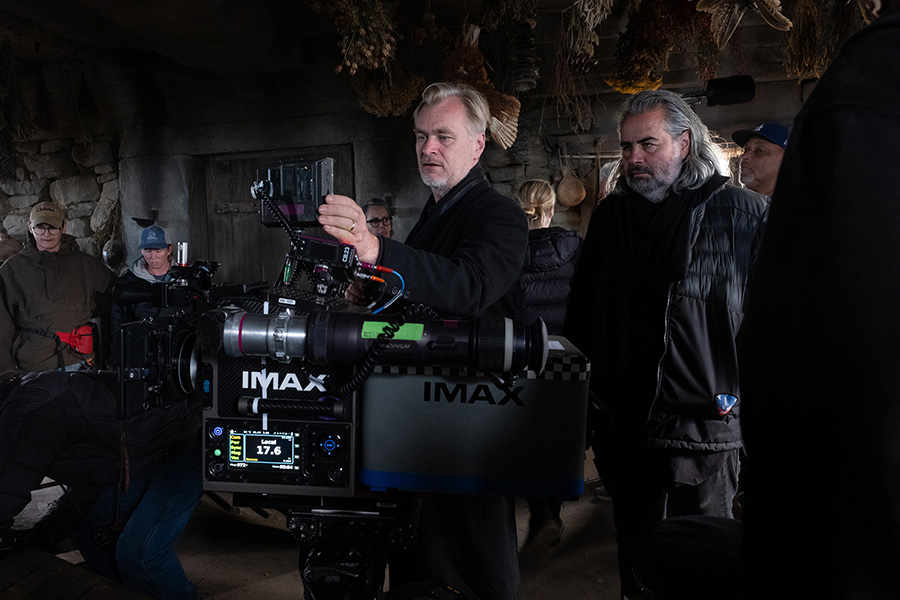 Christopher Nolan mit IMAX-Kamera bei Dreharbeiten zu "Die Odyssee"