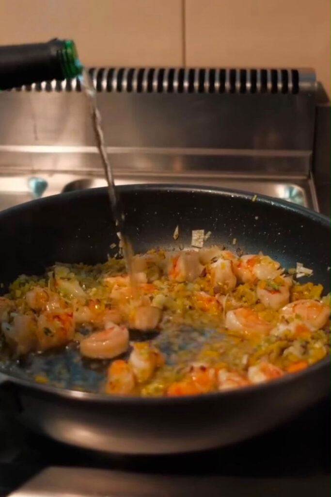 Weißwein in Sauce für Pasta Gamberetti