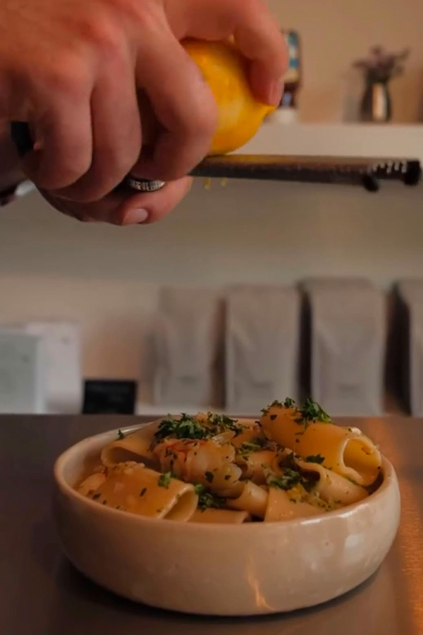 Pasta Gamberetti mit Zitronenabrieb